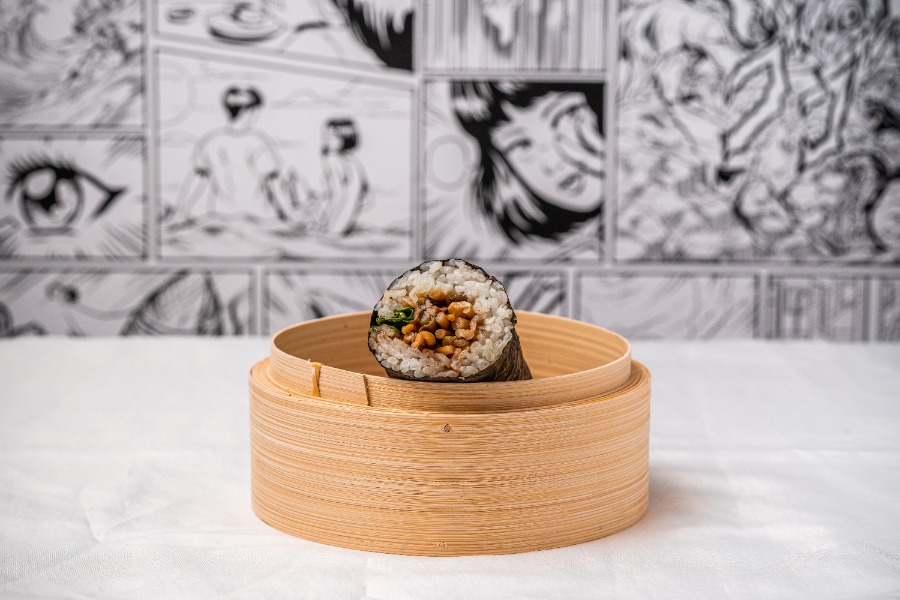 Mushroom salad (V) white rice sushi roll