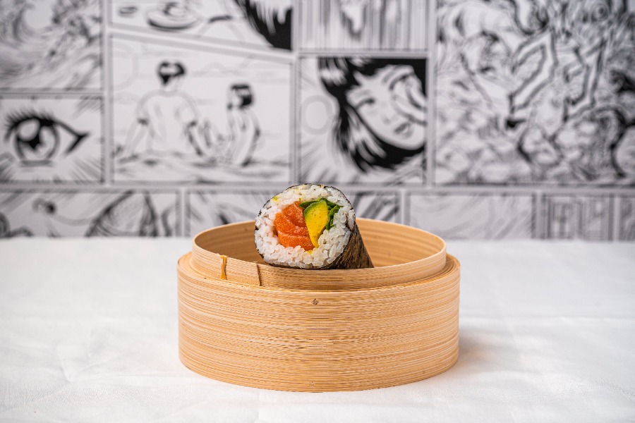 Salmon avocado (GF) white rice sushi roll