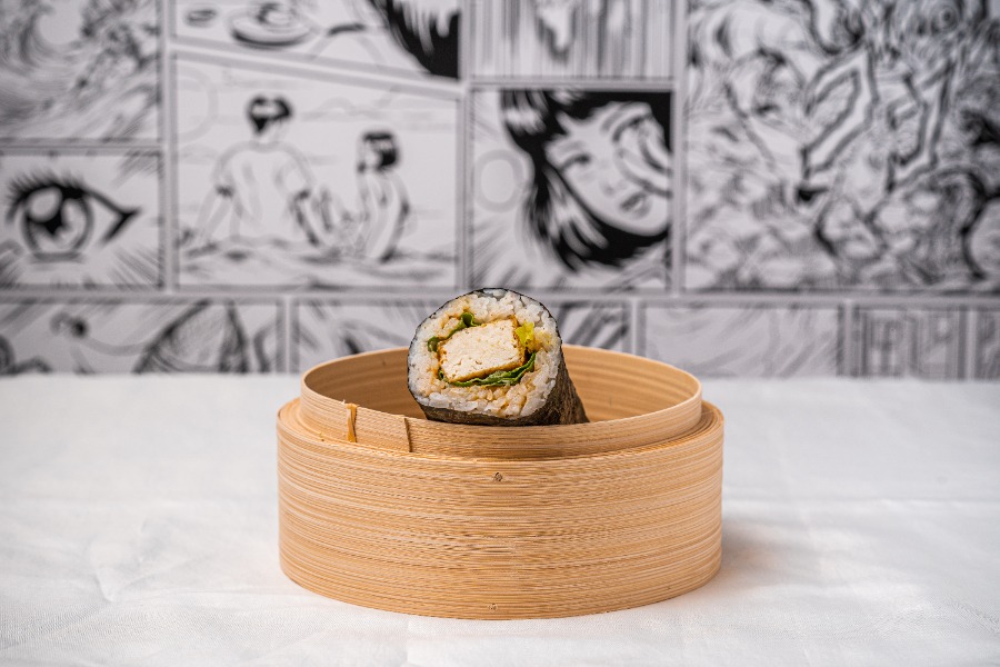 Satay tofu (V) white rice sushi roll