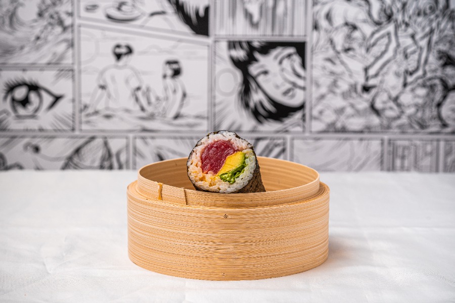 Spicy raw tuna avocado white rice sushi roll