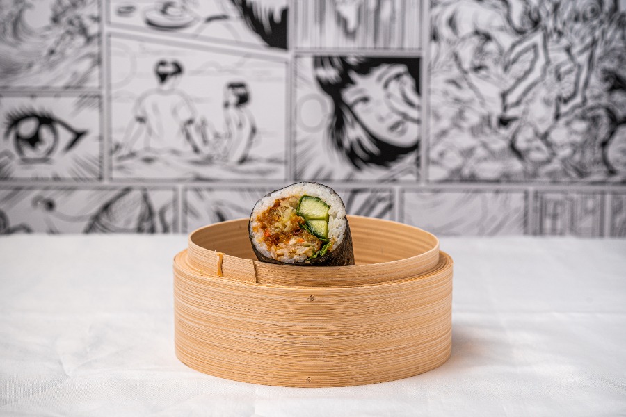 Vegetarian tempura (V) white rice sushi roll