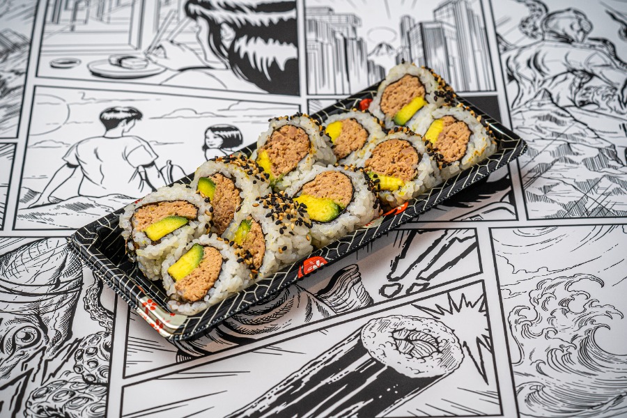 Cooked tuna inside-out rolls (white rice)