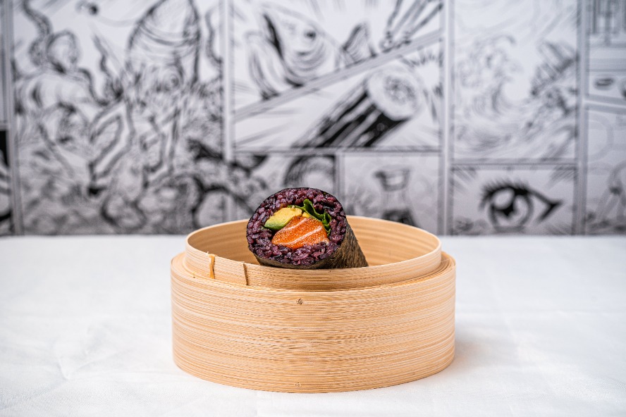 Salmon avocado (GF) black rice sushi roll