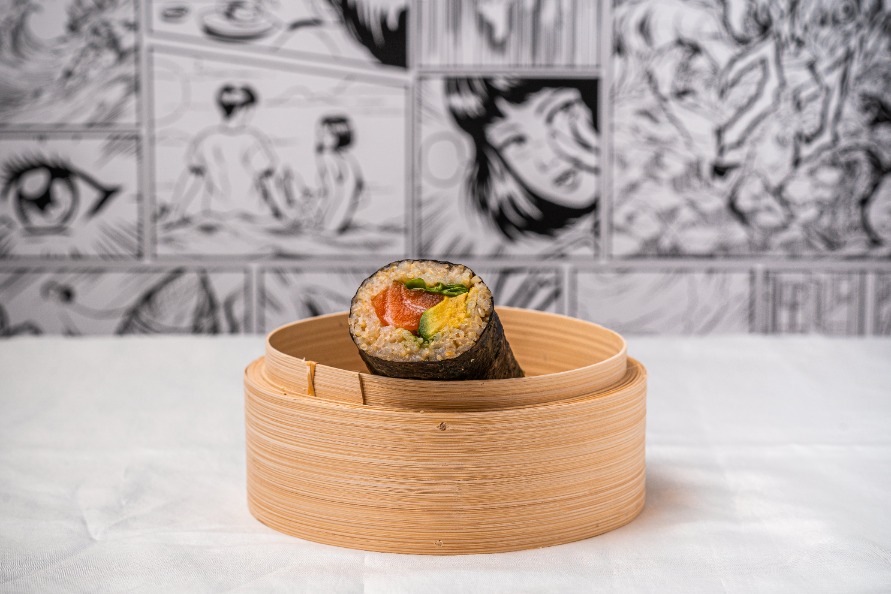 Salmon avocado (GF) brown rice sushi roll